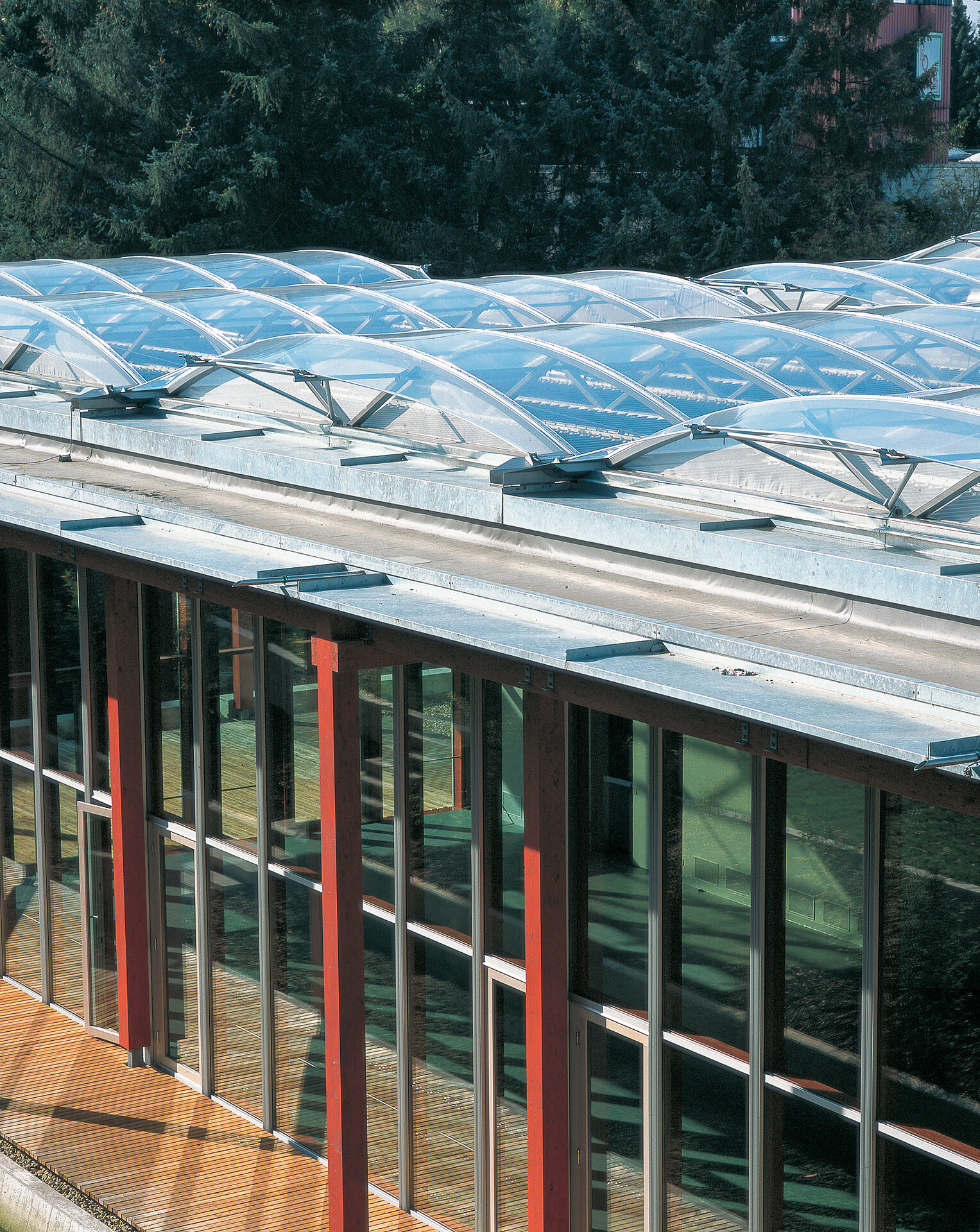 Particularly innovative: the wooden skeleton construction and the completely newly developed membrane roof.