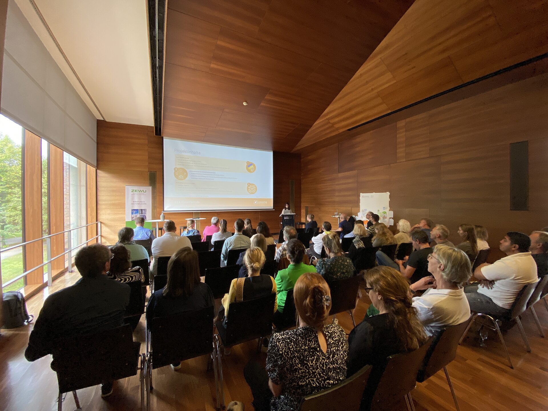 Diskussionsrunde bei der Abschlussveranstaltung