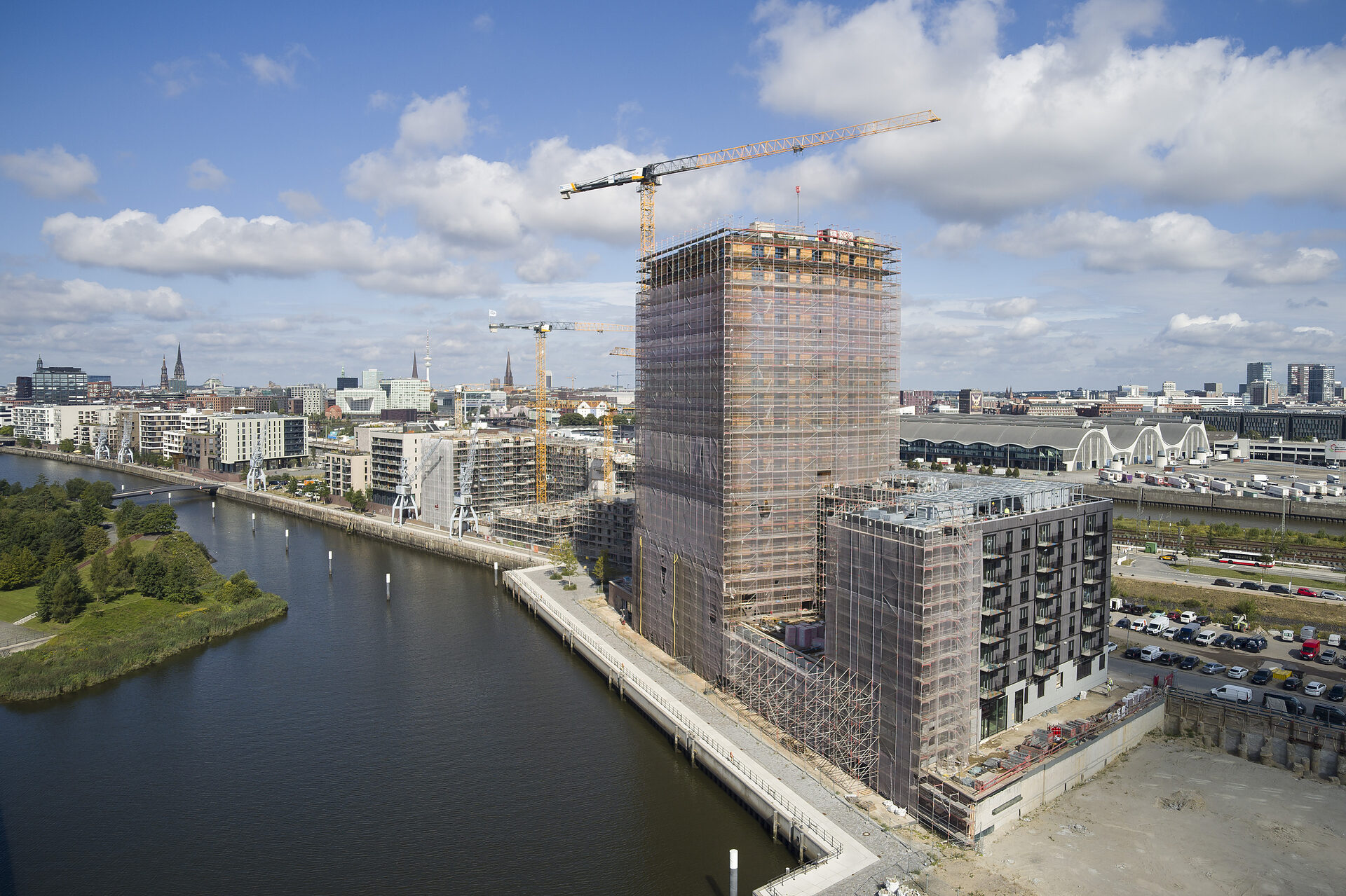 Baudokumentation, Baustand des roots in der Hamburger Hafencity, sowie vom Richtfest im August 2023.