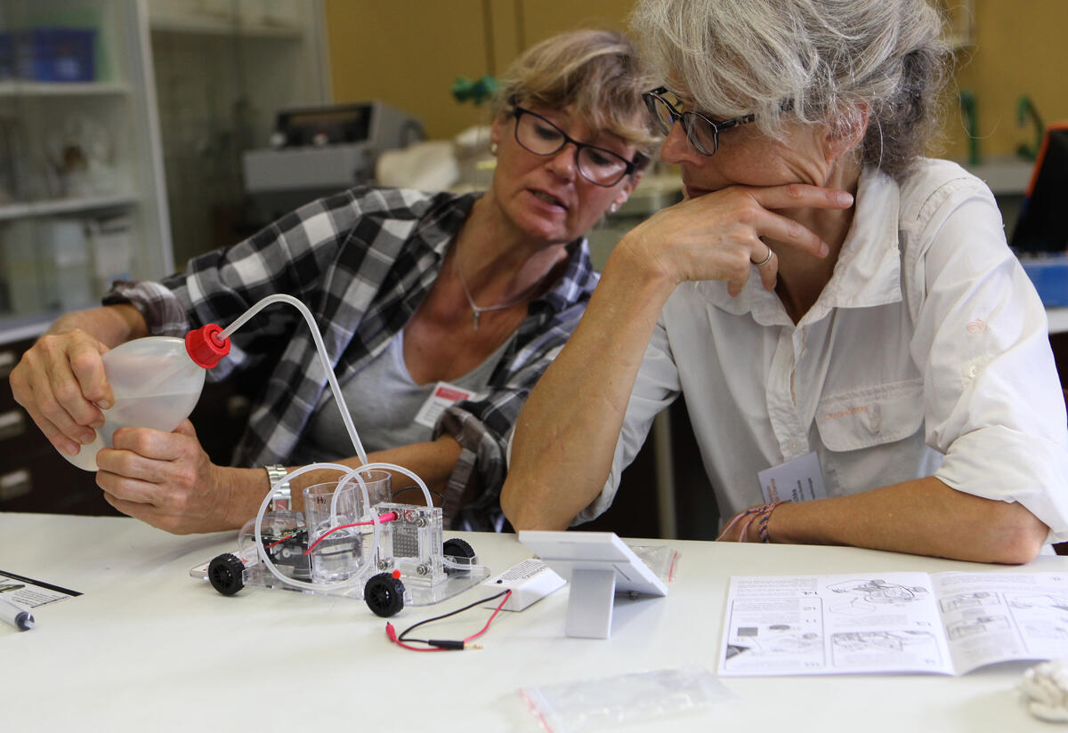 Ausfbau  Kompetenzteam mit Akteuren aus Schule, Hochschule und Industrie 